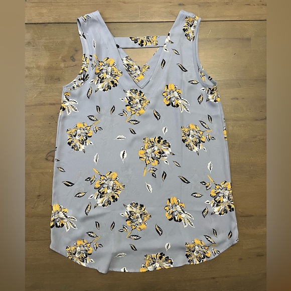 EUC Lavender Bar Back Floral Tank Blouse - Picture 3 of 6